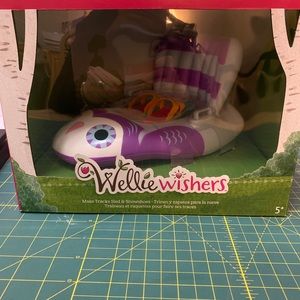 AMERICAN GIRL WELLIE WISHERS MAKE TRACKS SLED & SNOWSHOES FOR DOLL NEW IN BOX.